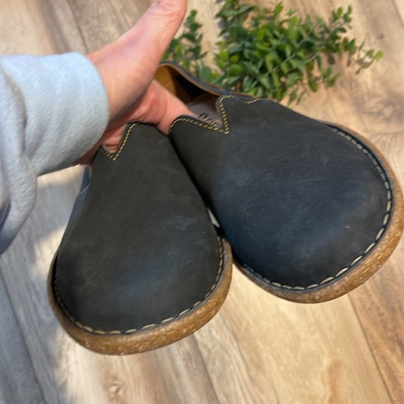 Born Naya Nubuck Leather Slip On Loafer Shoe Navy Blue Sz 10 Like New - Picture 3 of 9